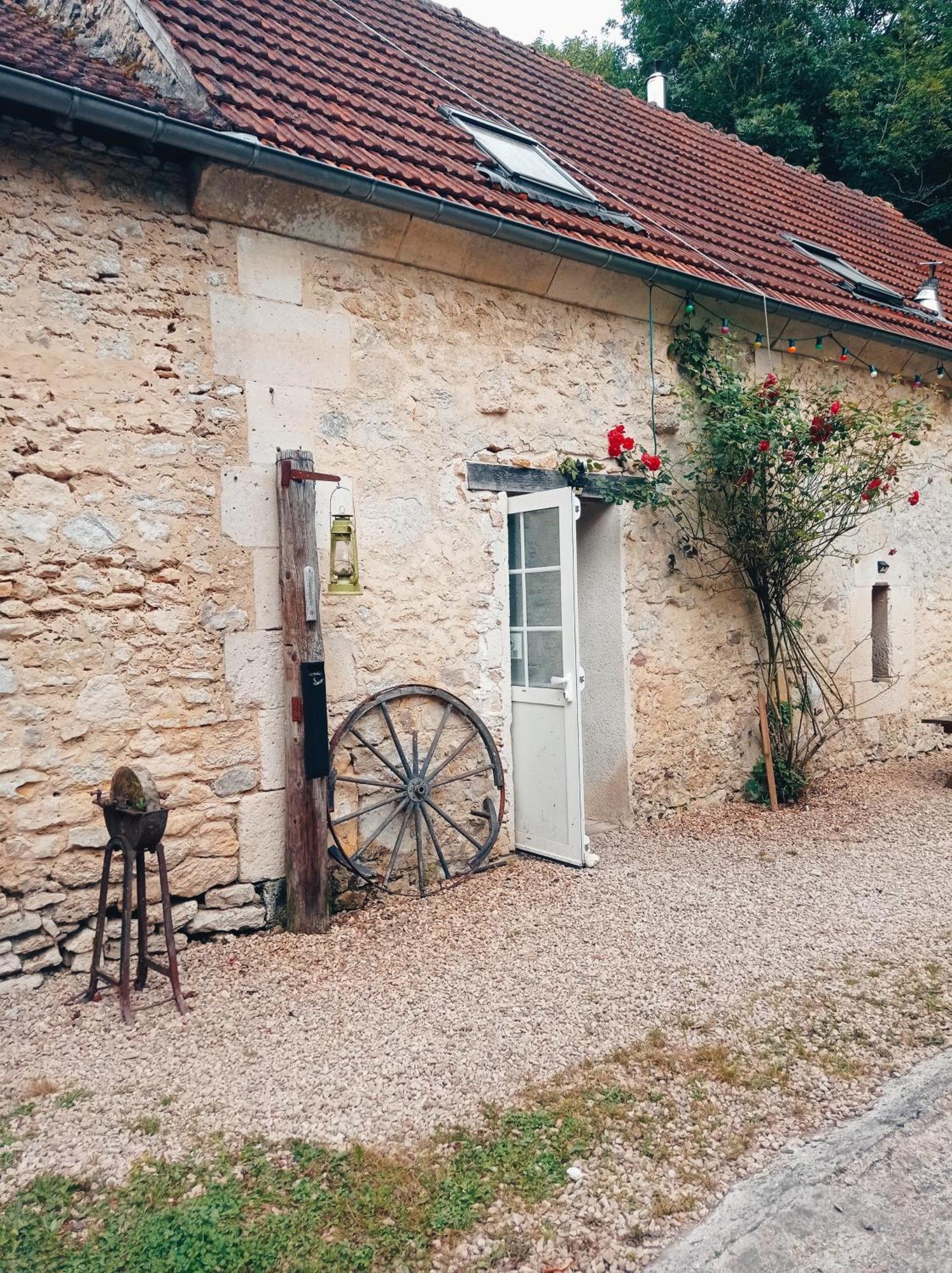 Chez Tombivouac Villa Pierrefonds Exterior photo